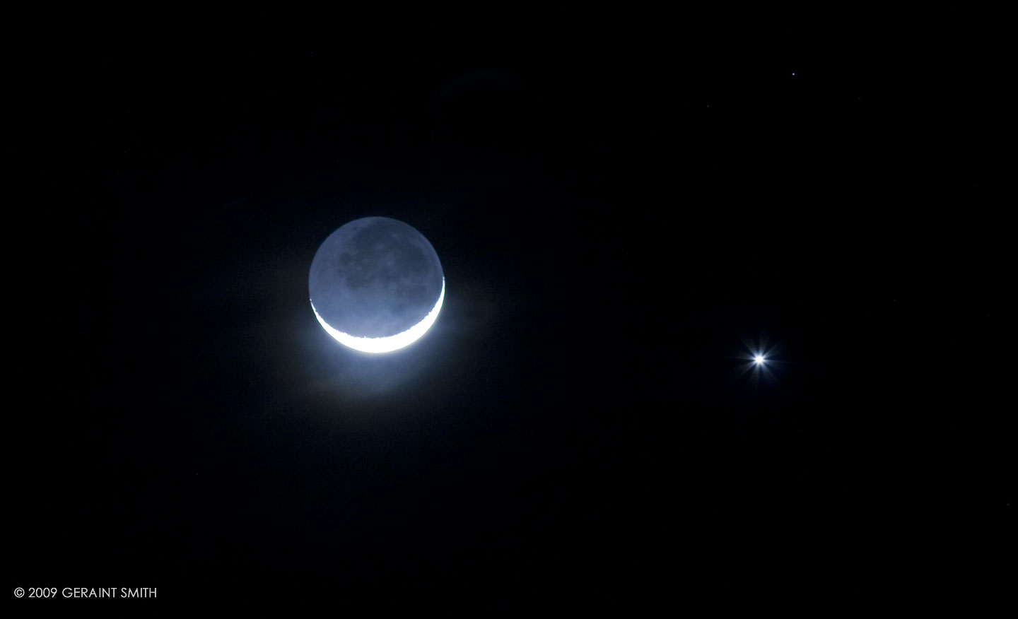 The crescent moon and Venus last night (02-27-09)