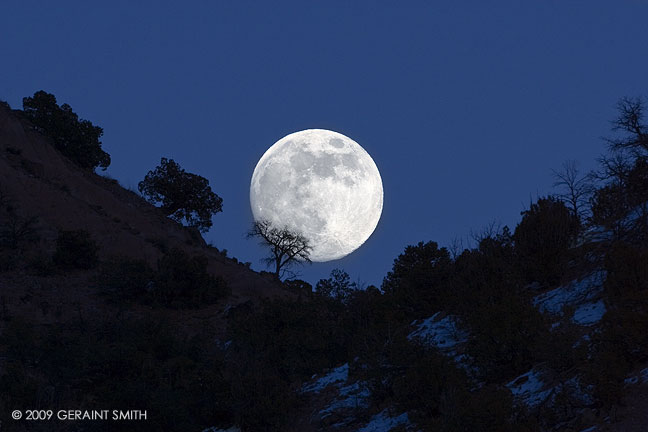 Moon rise in Pilar, New Mexico
