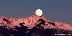 2011 December 10, Vallecito Peak, Corn woman and the full moon