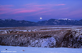 2009 January 12: January 10th's full moonrise (the "wolf moon") over the Sangre de Cristos, Taos NM