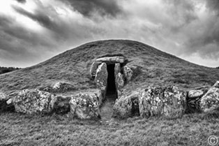 2013 November 05: Bryn Celli Ddu (Black Grove Hill) - Passage Grave in Wales in Anglesey