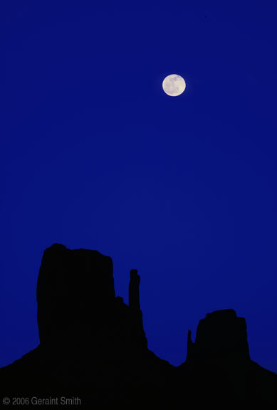 Full moon rise over Monument Valley Navajo Tribal Park, ArizonaFull Moon on 13 April 1987 at 8:31 p.m. Mountain Daylight Time 