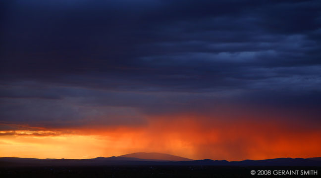 Another beautifull evening storm and sunset over San Antonio mountain