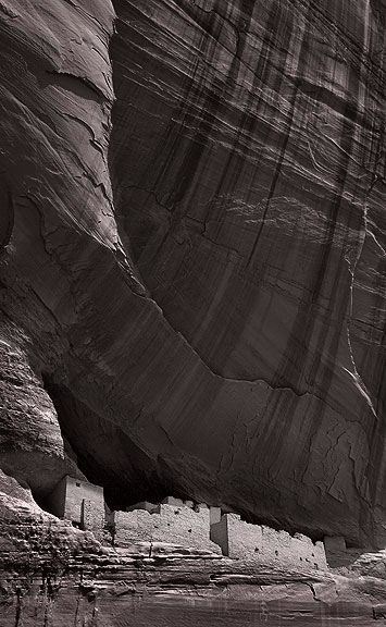 White House ruin a cliff dwelling in Canyon de Chelly National Monument in the Navajo Nation, Northeast Arizona