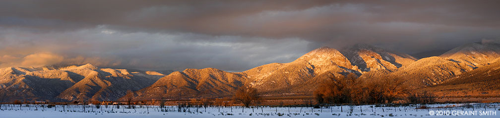 Taos where the light puts on a show ... for free!