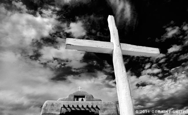 The cross in Abiquiu Plaza
