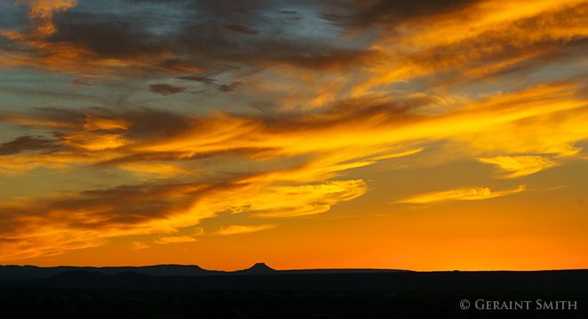Cerro Pedernal sunset from taos new mexico