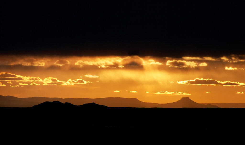 Randomness, pictures of Cerro Pedernal from Taos